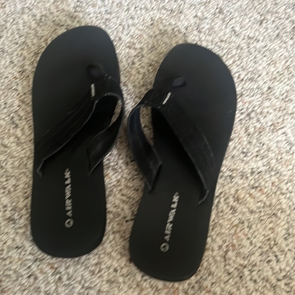 Airwalk black flipflops - Picture 2 of 2